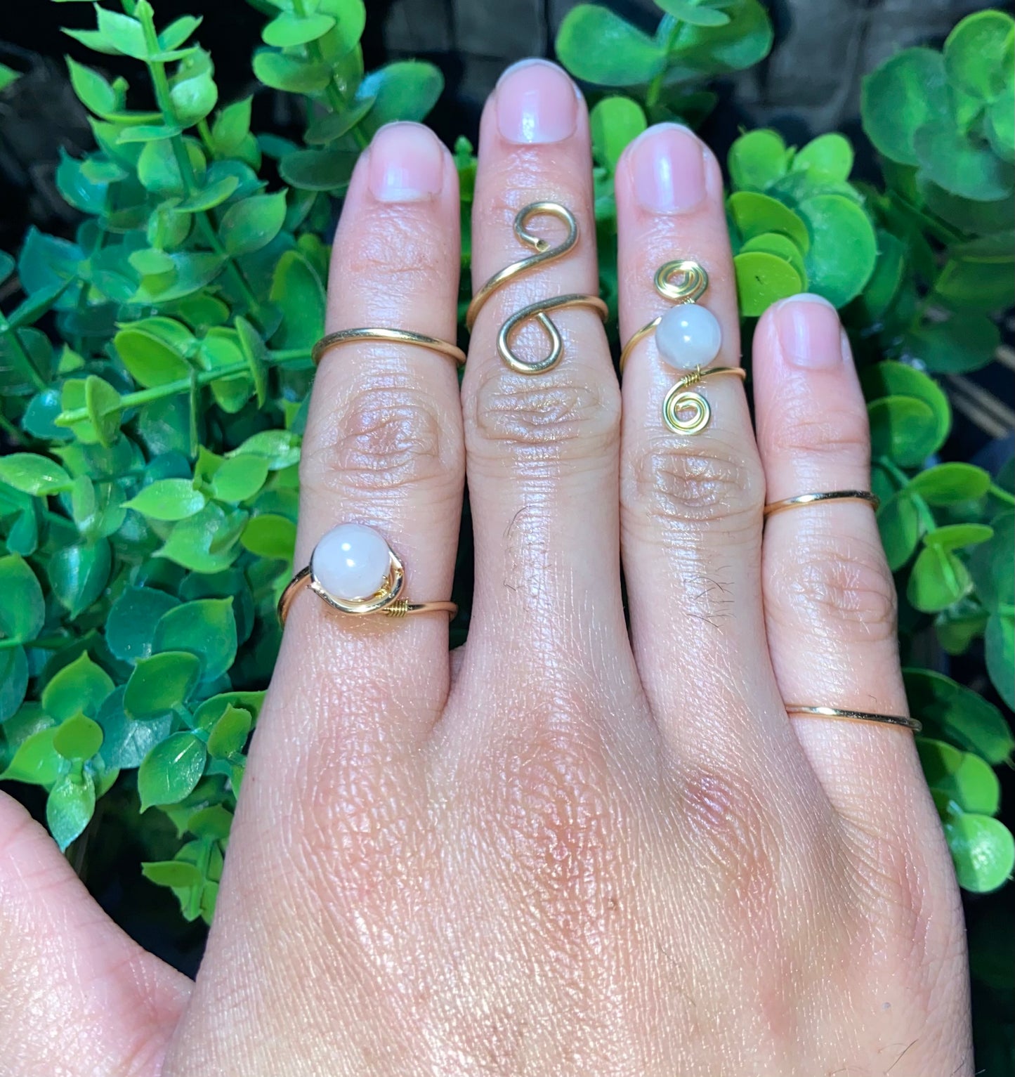 š¹ Hathorās Touch Rose Quartz Ring Set
